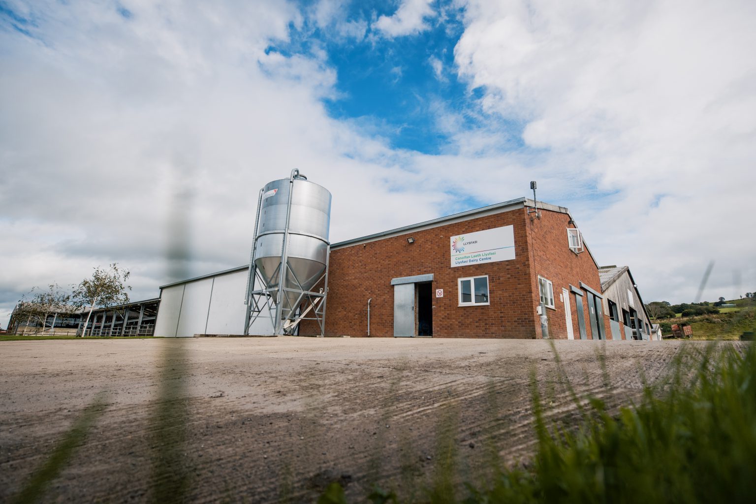 Llysfasi dairy centre