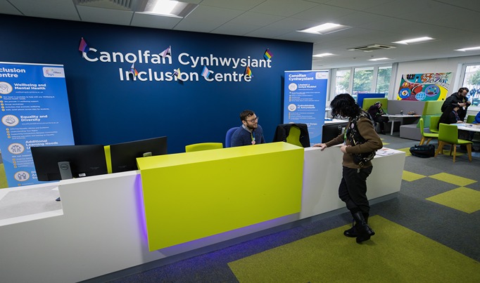 A student at the Inclusion Centre desk at Yale speaking to a member of the inclusion team