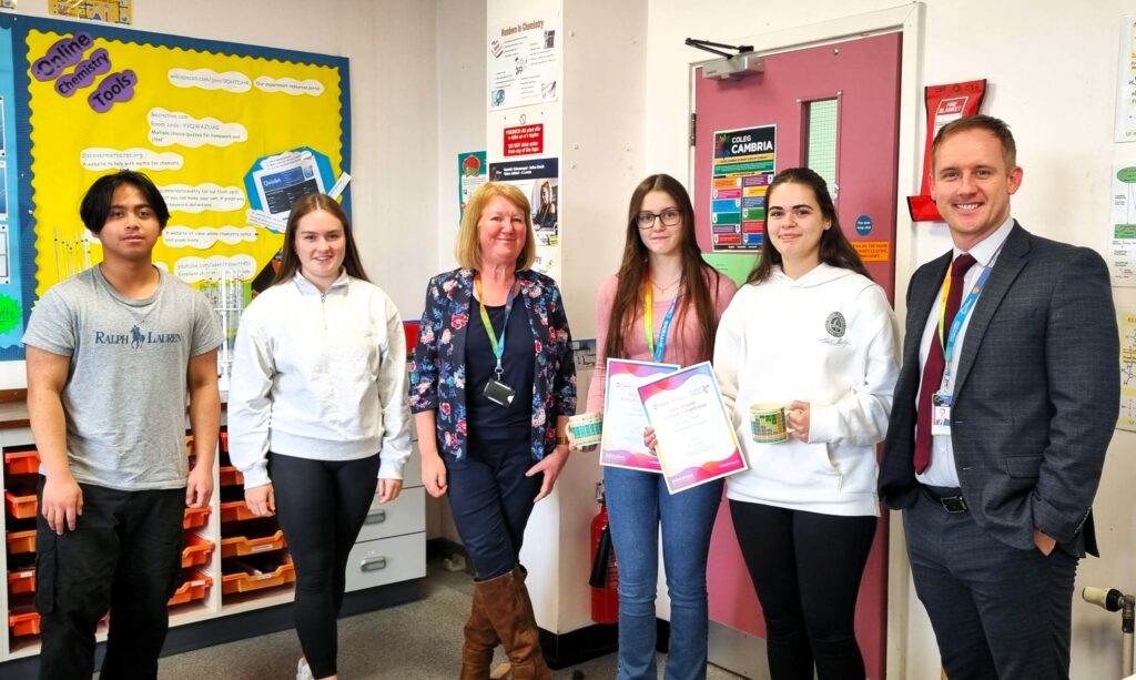 GREAT chemistry helped skilled students win a science award