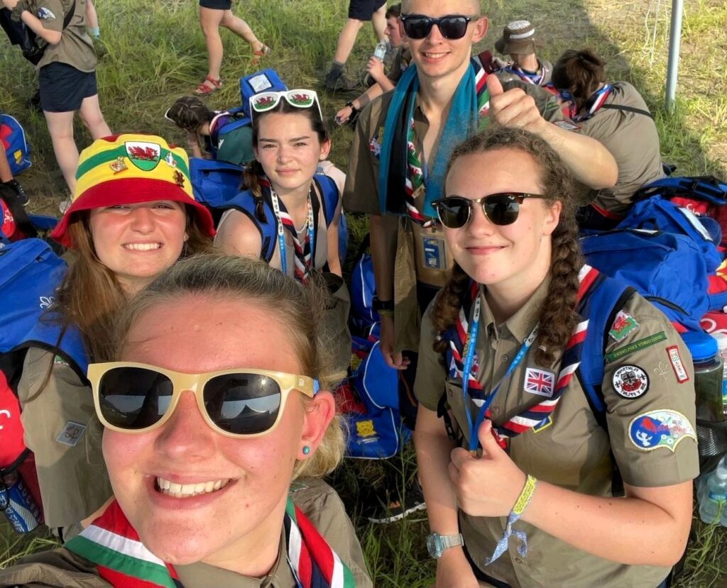 Group of Cambria scouts taking a selfie