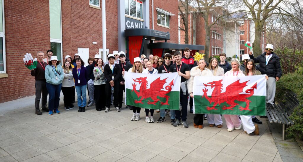 Welsh speakers are invited to explore new career opportunities with Coleg Cambria at a dedicated bilingual recruitment event – and there is a £400 welcome bonus available for eligible new starters